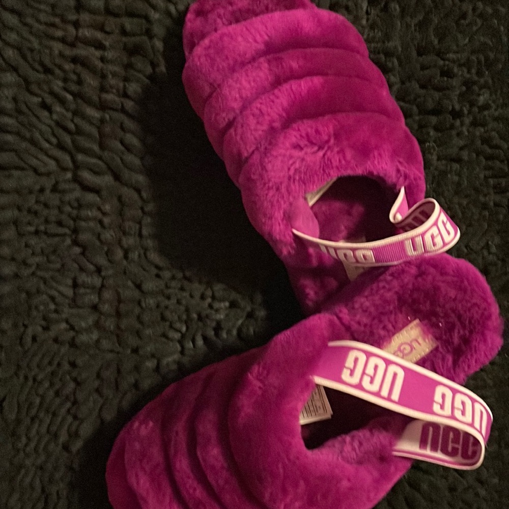 Really comfortable UGGs slippers made with real lamb fur